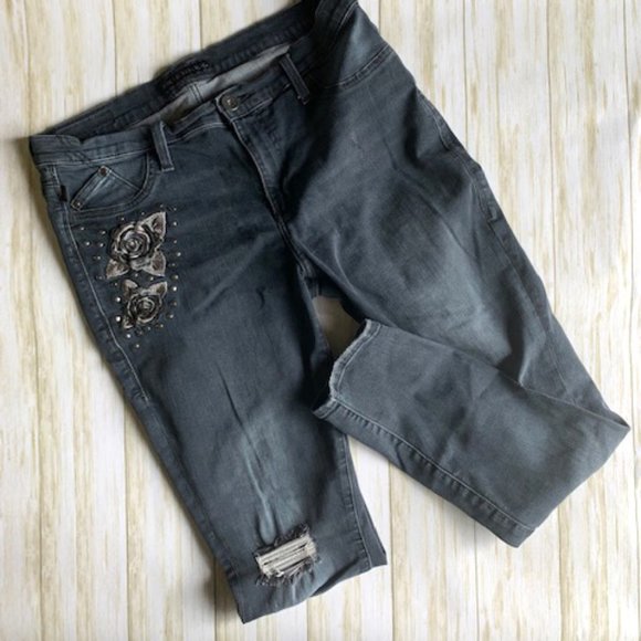 Rock & Republic Denim - DESTRUCTED /EMBROIDERED SKINNY JEANS
